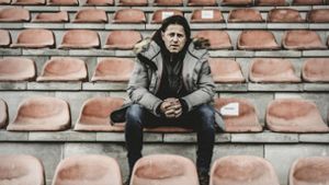 Als 24-Jähriger wurde Helgi Kolvidsson Profi beim SC Pfullendorf. Mit dem Verein und seinem Stadion ging es seither bergab, mit der Karriere des Isländers nicht. Foto: Andreas Reiner