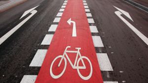 Radfahrer sollen besser und auch sicher durch die Stadt Ludwigsburg fahren können. Foto: imago/Ralph Peters