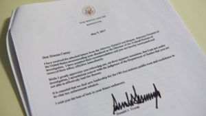 Mit diesem Brief hat Donald Trump den FBI-Chef Comey entlassen. Foto: AFP