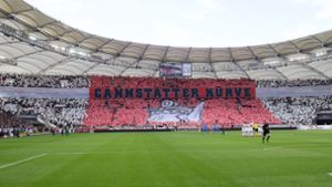 Gänsehautmoment: Die Choreografie vor der Partie des VfB Stuttgart. Foto: Pressefoto Baumann