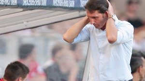 Drei Worte fielen Bruno Labbadia zum verpatzten Saisonauftakt des VfB Stuttgart auf Anhieb ein. „Mist. Keine Frage“, sagte der Coach des schwäbischen Fußball-Bundesligisten nach dem 0:1 (0:1) am Samstag gegen Champions-League-Teilnehmer Bayer Leverkusen. Foto: Pressefoto Baumann