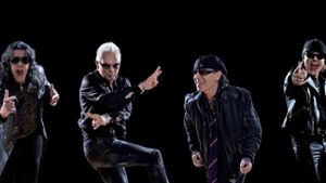 Gute Laune bis zum Schluss: Die Scorpions um die Gründungsmitglieder Rudolf Schenker (2. v. li.) und Klaus Meine (Mitte) Foto: Marc Theis