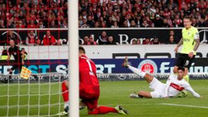 Manuel Schäffler zum Zweiten – der Stürmer des SV Wehen Wiesbaden schockte den VfB Stuttgart. Foto: Baumann
