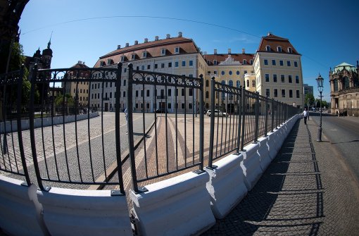 Gut abgeschirmt – das Taschenbergpalais in Dresden. Dort tagt die Bilderberg-Konferenz. Foto: dpa