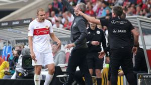 Ein Platzverweis  – und viel Aufregung beim VfB Stuttgart. Foto: Baumann