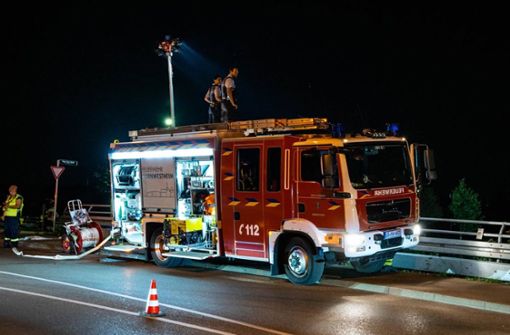 Beleuchtung von der Feuerwehr: Nächtlicher Einsatz in Kornwestheim. Foto: 7aktuell.de/Nils Reeh