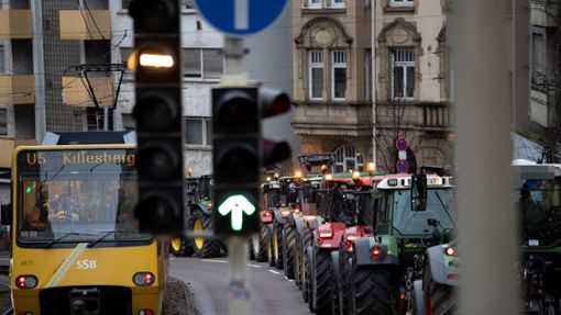 Landwirte kamen am Morgen aus allen Richtung in die Innenstadt gefahren. Foto: Lichtgut/Leif Piechowski/Fotoagentur Stuttgart