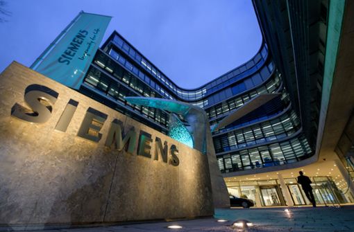 Greenpeace-Aktivisten haben am Dienstag über Stunden das Dach der Siemens-Zentrale in München besetzt (Archivbild). Foto: Matthias Balk/dpa/Matthias Balk