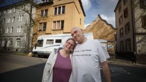 Volker und Leilah Heimes freuen sich auf den Umzug in ihr   Wohnmobil „Nibi“. Foto: / Gottfried Stoppel