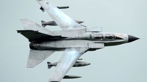Auf dem rheinland-pfälzischen Fliegerhorst Büchel sind „Tornado“-Kampfjets der Bundeswehr stationiert, die US-Atombomben im Ernstfall abwerfen würden – damit beteiligt sich Deutschland an der nuklearen Abschreckungsstrategie der Nato. Foto: dpa