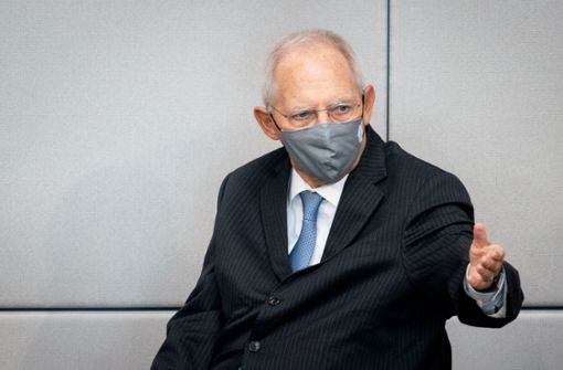 Bundestagspräsident Wolfgang Schäuble wies die Abgeordneten auf die Mehrheitsbeschlüsse hinsichtlich der Corona-Regeln hin. Foto: dpa/Kay Nietfeld