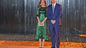 Bei einem Brauereibesuch im März war Herzogen Kate smaragdgrün erschienen und dafür wurde ihre Garderobe nun als Kleid des Jahrzehnts ausgezeichnet. (Archivbild) Foto: dpa/Niall Carson