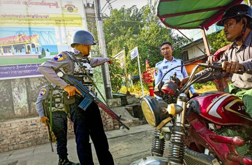 Straßenkontrollen in Rangun. Foto: imago/NurPhoto