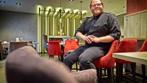 David Weller ist der 32 Jahre junge Chef des traditionsreichen – und preisgekrönten – Café Weller in Backnang Foto: Gottfried Stoppel