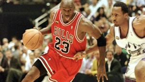 Er ist eine echte Basketballlegende: Michael Jordan. Foto: dpa/Mike Nelson