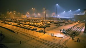 Schnee in Düsseldorf bringt den Flughafen aus den Fugen. Foto: dpa