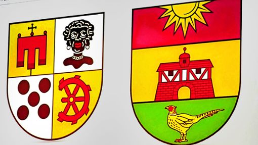 Links ist das historische Wappen zu sehen, rechts der überarbeitete Entwurf für das neue Möhringer Wappen. Foto: Alexandra Kratz
