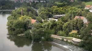 Das Nürtinger Neckarufer soll belebt und aufgewertet werden. Über das Wie gehen die Meinungen in der Stadt bisher allerdings weit auseinander. Foto: Horst Rudel