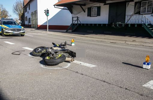Eine Motorradfahrerin wurde in Oberjettingen schwer verletzt. Foto: SDMG/ Dettenmeyer