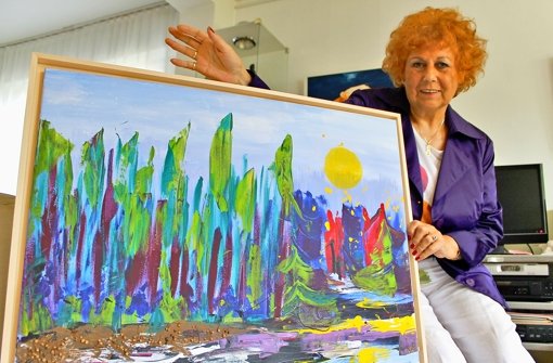 Edelgard Grieger lebt ihre künstlerische Kreativität jetzt im Ruhestand geradzu stürmisch aus. Foto: Martin Bernklau