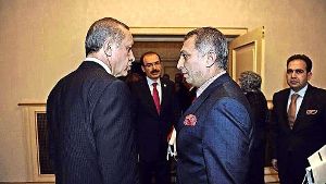Der türkische Staatspräsident Recep Tayyip Erdogan (links) mit seinem engen Freund Metin Külünk Foto: dpa