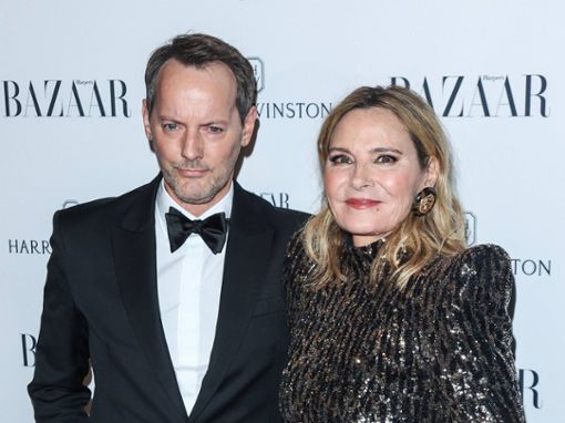 Russell Thomas und Kim Cattrall bei den Harpers Bazaar Women Of The Year Awards 2023 in London. Foto: IMAGO/ZUMA Wire