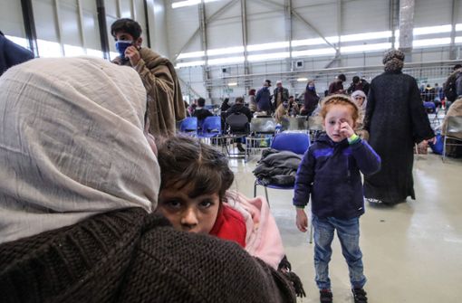Verzweiflung und Hoffnung: Gerettete Flüchtlinge auf der Air Bas in Ramstein. Foto: AFP/Armando Babani