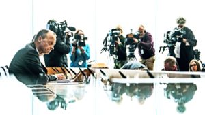 Alle Kameras sind auf ihn gerichtet: Der ehemalige Unionsfraktionschef Friedrich Merz ist zurück auf der politischen Bühne. Foto: dpa