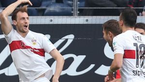 Georg Niedermeier (li.) bejubelt einen seiner seltenen Treffer im VfB-Trikot Foto: Baumann