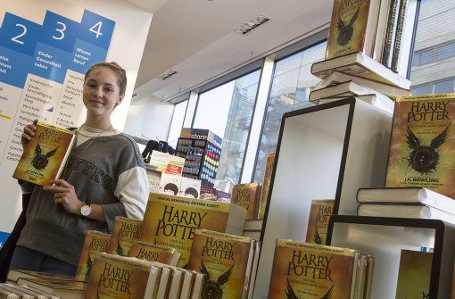 Im Buchhaus Wittwer in Stuttgart hat man sich auf einen großen Andrang von Harry-Potter-Fans eingestellt. Foto: Lichtgut/Michael Latz