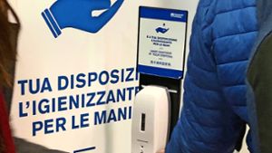 Die europäischen Nachbarn können von den Erfahrungen in Italien profitieren – wie etwa hier öffentliche Desinfektionsmittel für die Hände. Foto: dpa/Petra Kaminsky