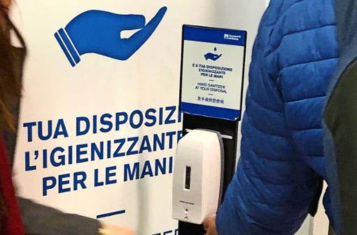Die europäischen Nachbarn können von den Erfahrungen in Italien profitieren – wie etwa hier öffentliche Desinfektionsmittel für die Hände. Foto: dpa/Petra Kaminsky