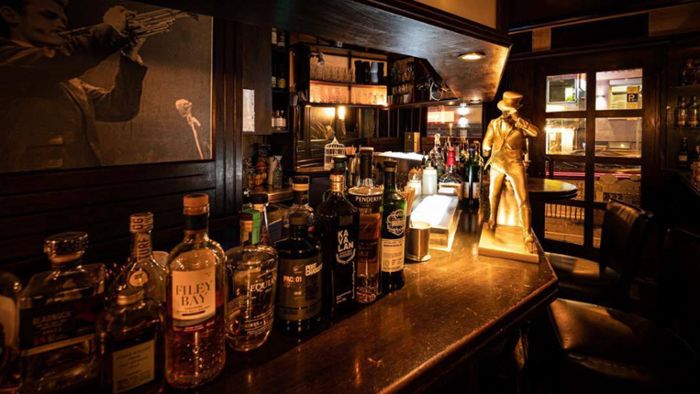 Schwarz-Weiß-Bar für wichtigen Whisky-Preis nominiert