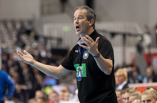 Bundestrainer Henk Groener hadert: Wenn es  darauf ankommt, ist  sein Team wieder einmal nicht da. Foto: dpa/Marco Wolf
