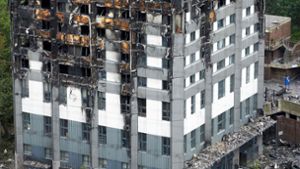 Ein nun veröffentlichter Expertenbericht sieht schwere Mängel beim Bau und bei den Anweisungen für die Bewohner des Grenfell Towers in London. Foto: AFP