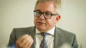 Landesjustizminister Guido Wolf (CDU) will rasch für eine Entlastung der Verwaltungsgerichte sorgen. Foto: Lichtgut/Leif Piechowski