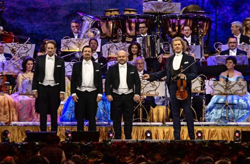 André Rieu mit den Platin Tenors und Musikern des Johann-Strauß-Orchesters Foto: Lichtgut/Julian Rettig