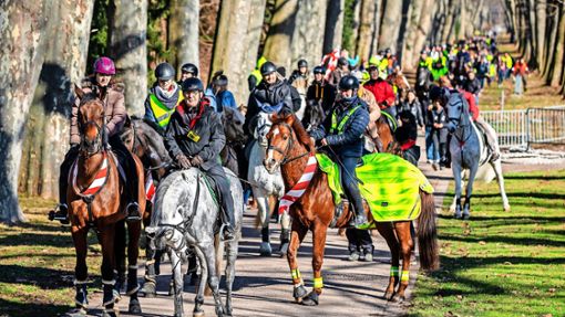 Auf der sieben Kilometer langen Strecke reiten die Teilnehmer auch durch den Stuttgarter Schlossgarten. Foto: Lichtgut/Christoph Schmidt