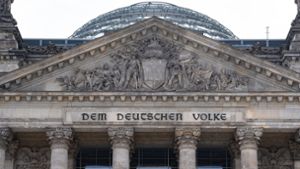 Reichstagsgebäude in Berlin: Die laufende Legislaturperiode endet erst, wenn der neue Bundestag zu seiner ersten Sitzung zusammenkommt. Foto: dpa/Paul Zinken