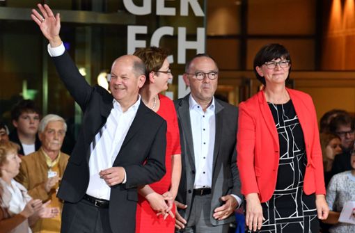 Vizekanzler Olaf Scholz (links) ist der bekannteste SPD-Politiker in der Stichwahl. Foto: dpa/Bernd von Jutrczenka