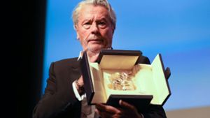 Die umstrittene Schauspiel-Legende Alain Delon ist mit der Goldenen Palme in Cannes ausgezeichnet worden. Foto: AFP