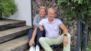 Anja und Jörg auf ihrer Terrasse in Göppingen Foto: StZ/Manz