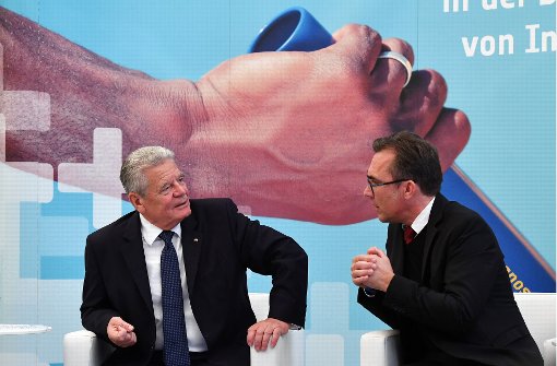 Joachim Gauck hat sich in Jena über Spitzenforschung im Gesundheitsbereich informiert. Am Nachmittag brach er den Besuch allerdings ab. Foto: dpa