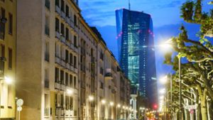 Die EZB, die Notenbank im Euro-Raum, ist jetzt am Zug: Sie muss die Leitzinsen erhöhen. Foto: dpa/Frank Rumpenhorst