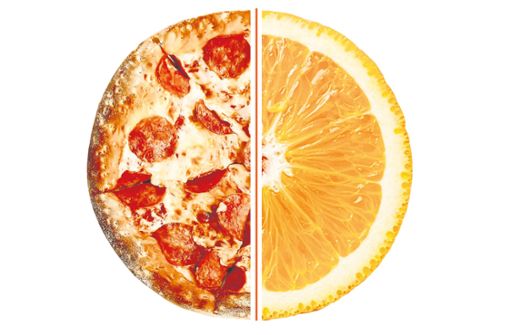 Der Albtraum aller Betreiber von Fitnessstudios: Obst essen, aber Pizza schmecken. Foto: / Adobe Stock/Baibaz, Adobe Stock/Nataliya Arzamasova – Collage Lisa Hofmann