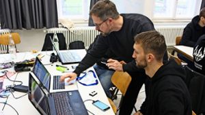 Teilnehmer des 1. Stuttgarter Blockchain Hackathon beim Tüfteln Foto: Christoph Kutzer