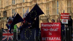 Demonstranten vor dem Unterhaus in London: Viele Brexit-Befürworter wollen die EU notfalls auch ohne Abkommen verlassen. Foto: AFP