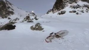 Am Freitag waren ein Touristen-Kleinflugzeug und ein Hubschrauber am Rutor-Gletscher im Aostatal zusammengestoßen und abgestürzt. Foto: Corpo Nazionale Soccorso Alpino