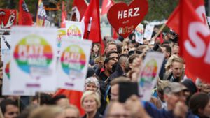 Auch Politiker beteiligen sich an den Friedensdemos durch die Chemnitz. Foto: Getty Images Europe