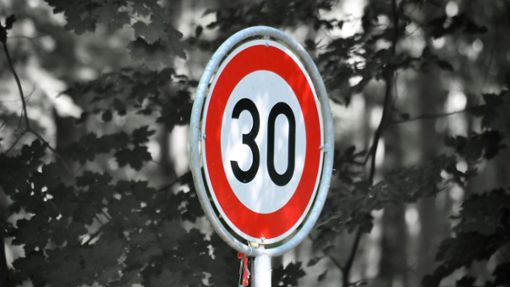 30 ist das höchste der Gefühle auf einem Abschnitt  auf einer Landesstraße bei Marbach. Foto: Archiv (Fellbach)